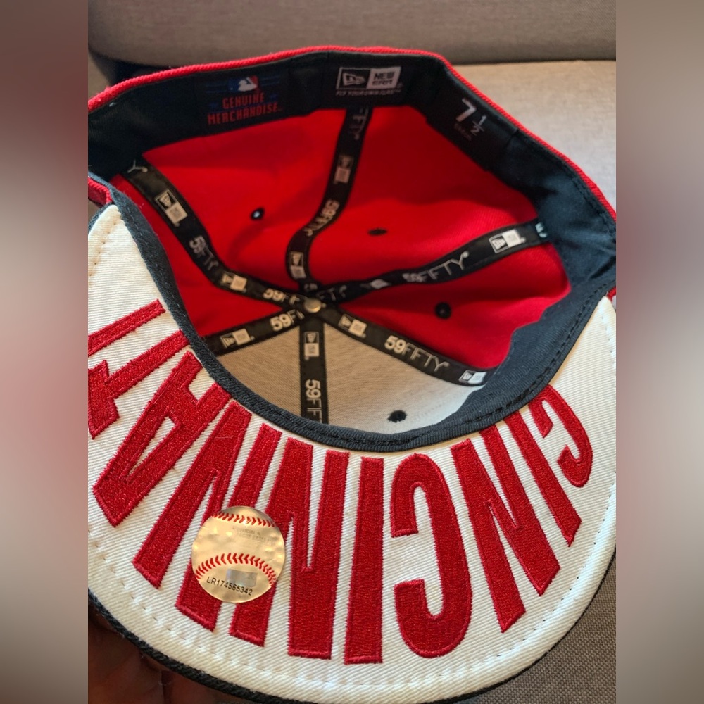Cincinnati Reds Hat (fitted) - Picture 3 of 3